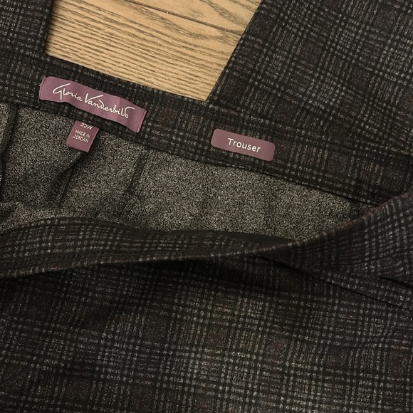 Gloria Vanderbilt Pull On Trouser. Size 22W. Color Black - Chambery Plaid - Picture 8 of 9